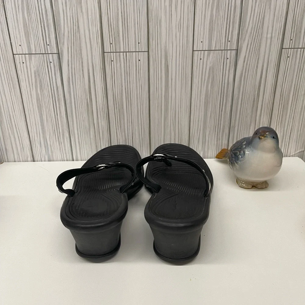 Women’s Sketchers Black Wedge Sandals Size 9. Cute details on shoes, see images. - Picture 4 of 5